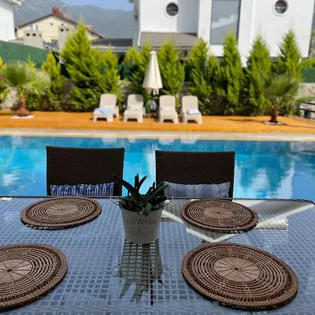 Fethiye'de Havuzlu 빌라 페티예